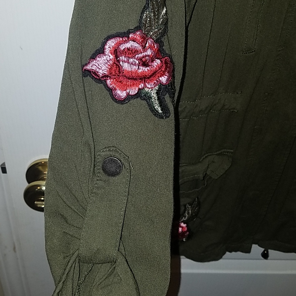 Snap Button down Blouse - Picture 4 of 5